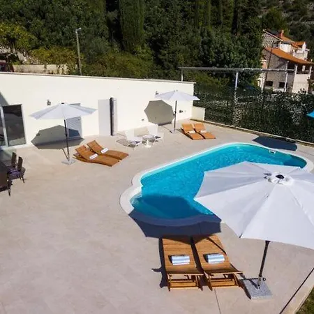 Five Bedroom With Private Pool & Sea View