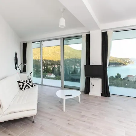 Five Bedroom With Private Pool & Sea View * زاتون