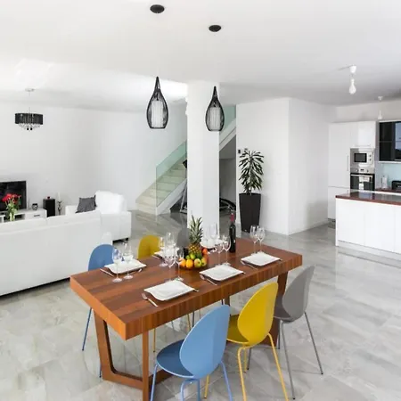 Five Bedroom With Private Pool & Sea View