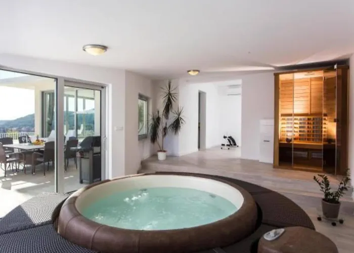 Five Bedroom With Private Pool & Sea View 빌라