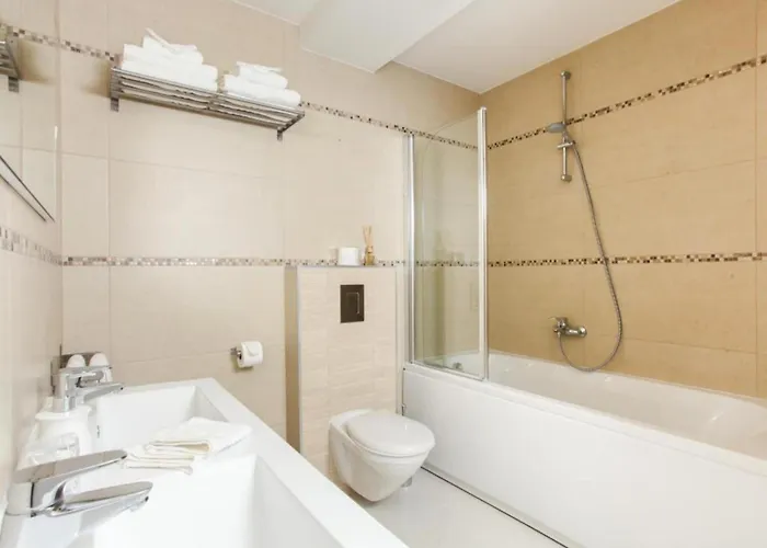 Five Bedroom With Private Pool & Sea View *