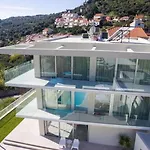 Five Bedroom With Private Pool & Sea View *
