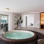 Five Bedroom With Private Pool & Sea View 빌라 자톤