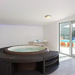 Five Bedroom With Private Pool & Sea View * 자톤