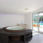 Five Bedroom With Private Pool & Sea View 자톤