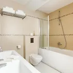 Five Bedroom With Private Pool & Sea View *