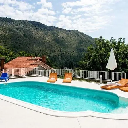 Villa Five Bedroom With Private Pool & Sea View *