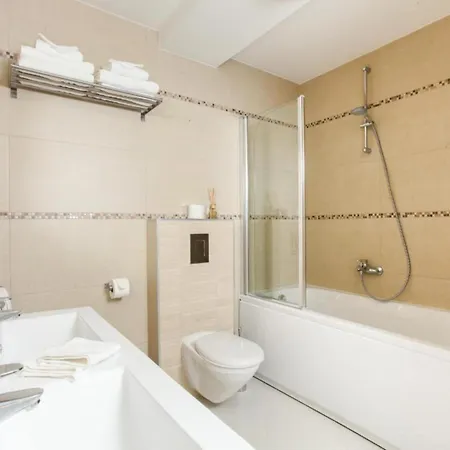 Five Bedroom With Private Pool & Sea View *