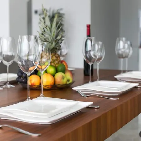 Five Bedroom With Private Pool & Sea View Willa *