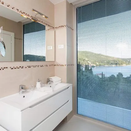 Five Bedroom With Private Pool & Sea View Villa