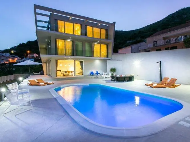 Five Bedroom With Private Pool & Sea View Willa *