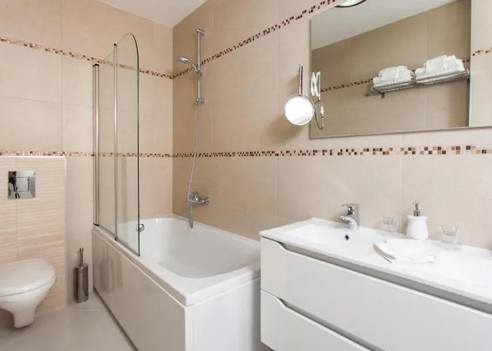 Willa Five Bedroom With Private Pool & Sea View