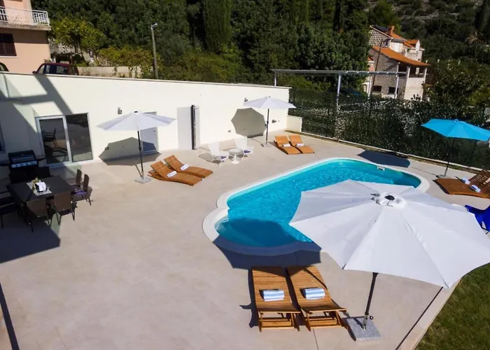 Willa Five Bedroom With Private Pool & Sea View