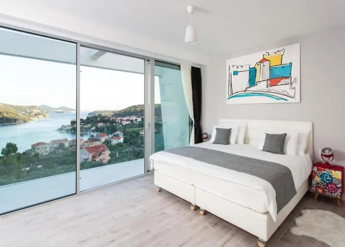 Willa Five Bedroom With Private Pool & Sea View *