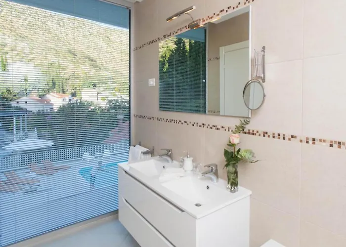 Five Bedroom With Private Pool & Sea View * Zaton (Dubrovnik-Neretva)